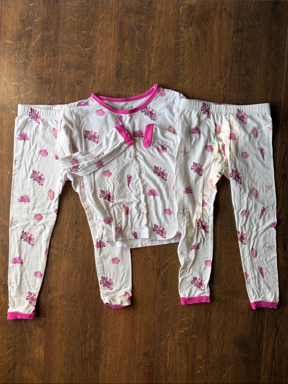Girls' White and Pink Shell-Print Pajama Set